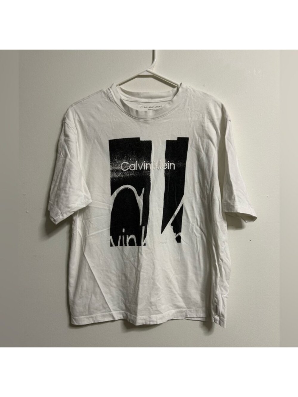 Calvin Klein White Oversized Graphic  Tee‎